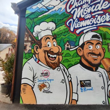 Fresque geante graffiti max le tagueur maison ravenel sebastien lagrue phoenix initiative